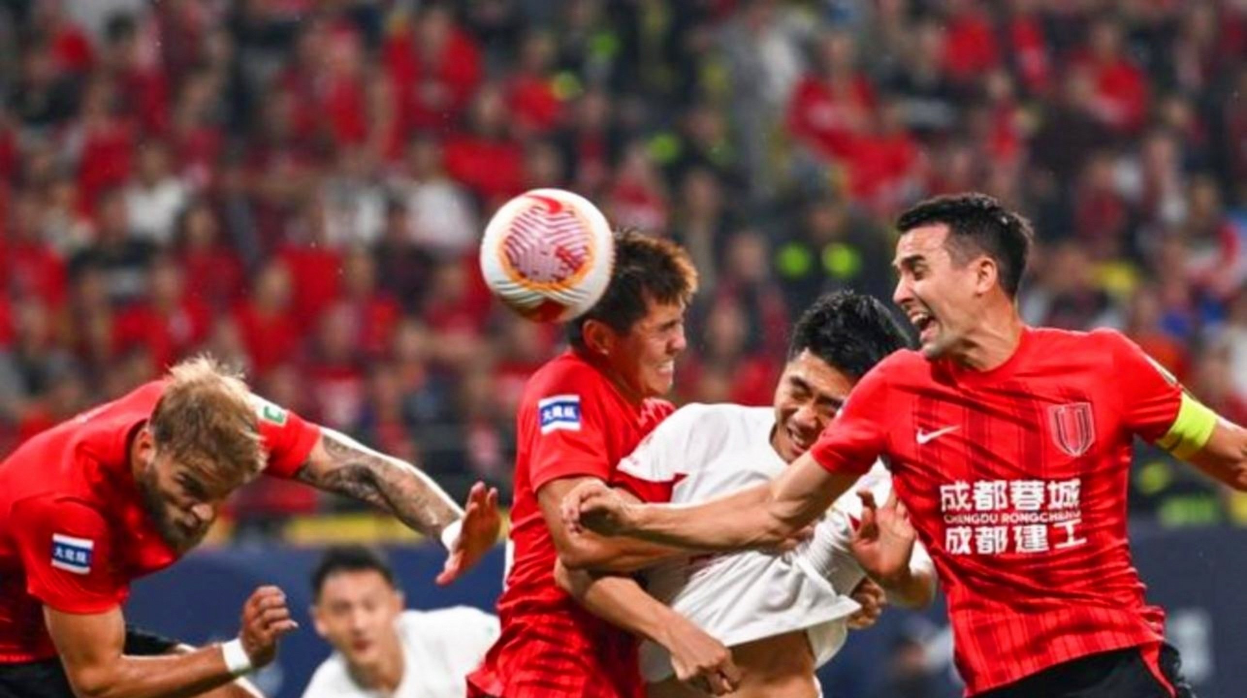 英雄-意甲倒计时，上海海港赛前外线爆发，细节引发关注，底气十足，训练强度明显提升(上海海港2024中超联赛进球)