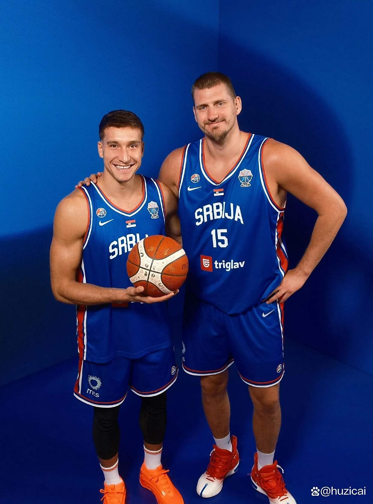 lol英雄资料-丹佛掘金训练开放日，赛后止住颓势引欢呼，欧篮联在即，年轻球员得到机会的简单介绍